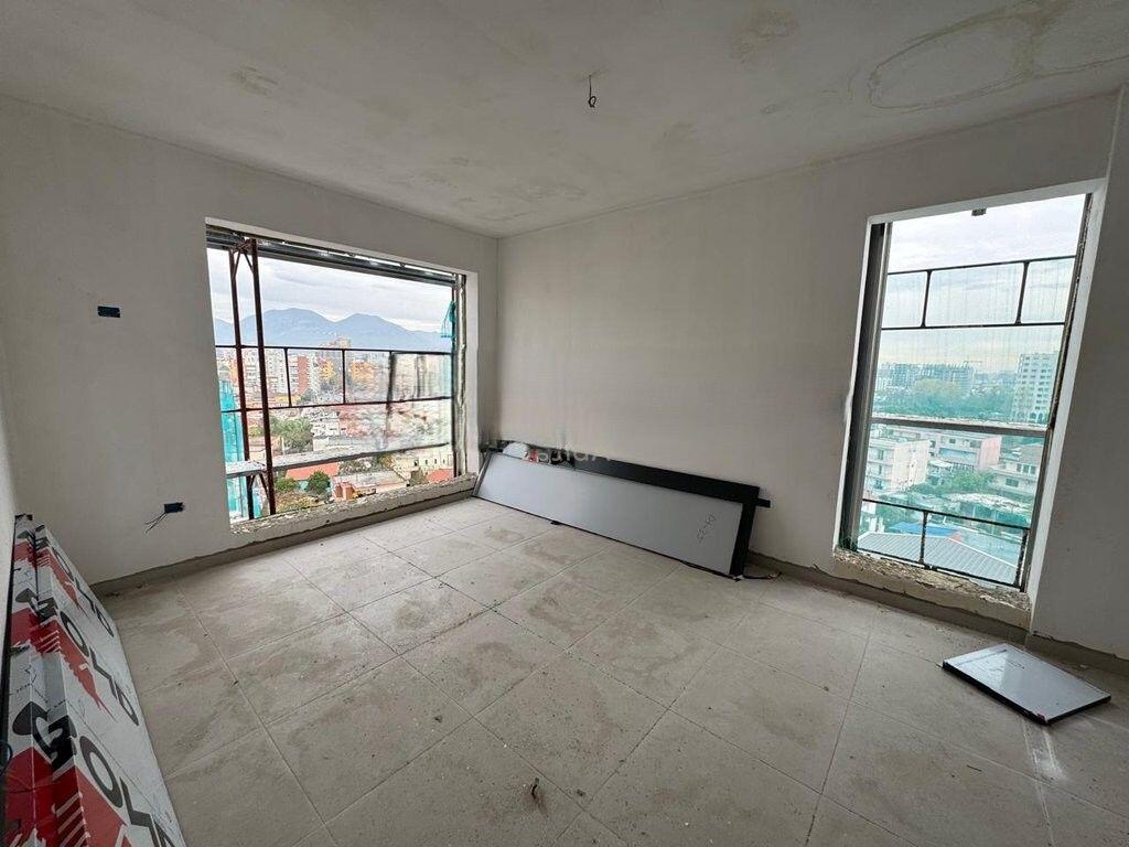 Shitet Apartament 1+1 te Ish parku 120,000 €