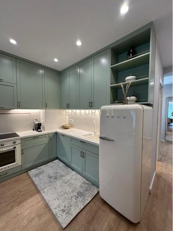 Apartament 2+1+2 me qira tek Liqeni i Thate