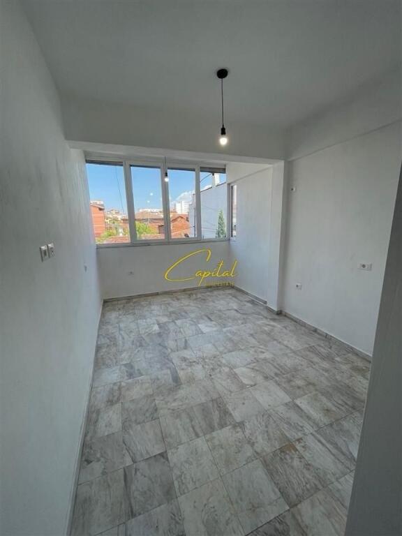 OFFICE FOR RENT 90 M2 NEW MARKET 80,000 LEKE