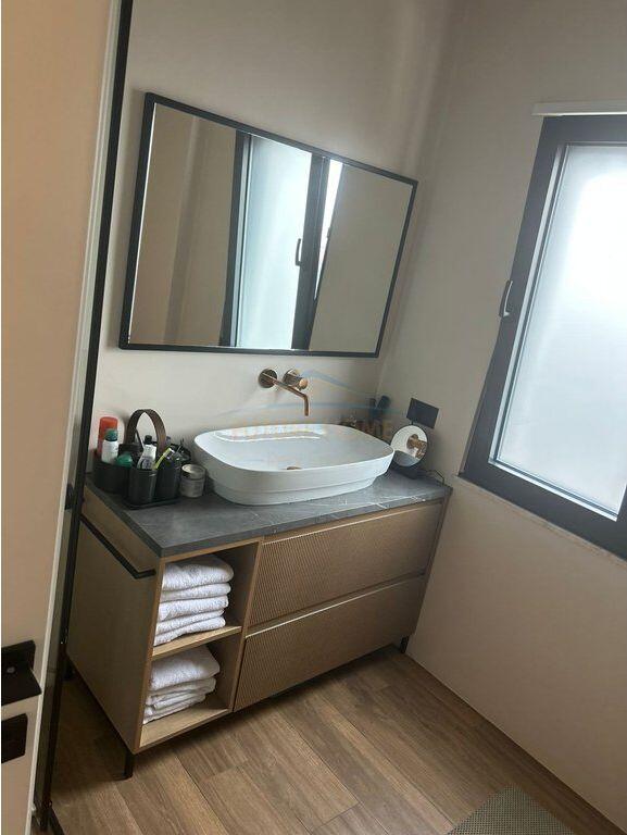 Shitet apartament 2+1 Rruga e Elbasanit