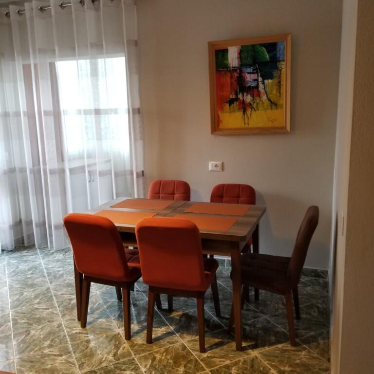 Jepet me qera apartment 2+1, rruga Mine Peza