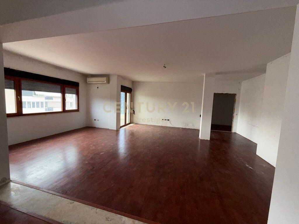 UFFICIO IN AFFITTO, SITUATO VICINO ALLO STADIO "AIR ALBANIA", TIRANA! 5.000 € /Mese Sup. Totale 450m2