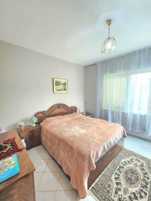 Appartamento con 3 camere da letto, Brryli- Ali Demi