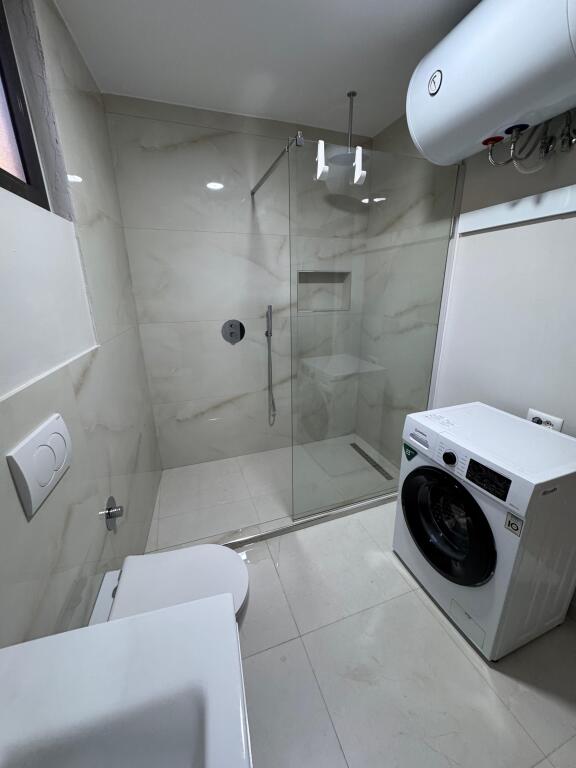 Qera Apartament 1+1 📍Xhamlliku 🛣️ Perballe Shkolles Niket Dardani ✨  🏢Ndertim i ri  🪜Kati i 0 🛋️I mobiluar   💶Cmimi: 35000 leke