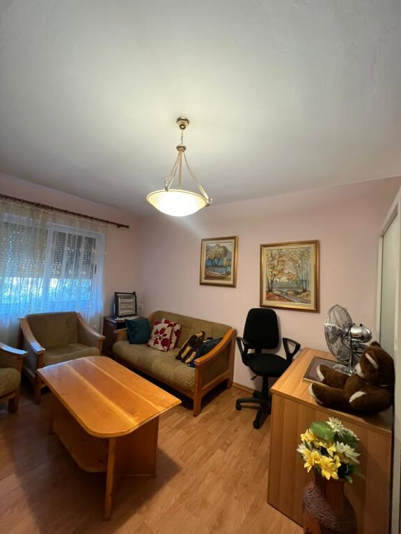 📍 Jepet me Qera Apartament 1+1 në Qendër të Tiranës tek Bulevardi Zogu i Pare