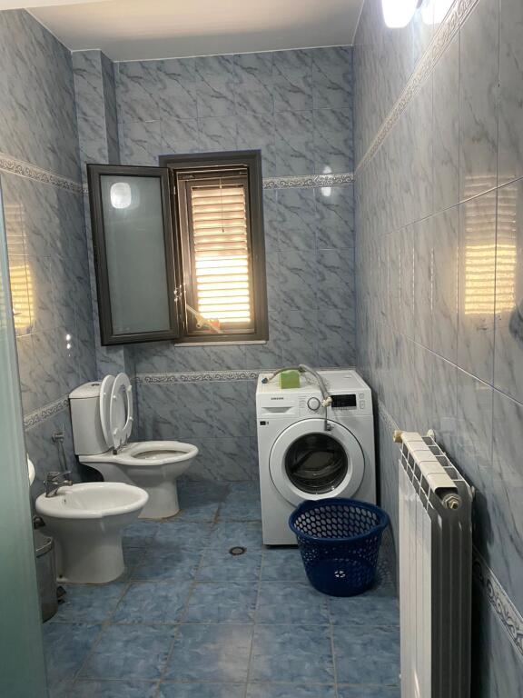 🏢 Ambient Biznesi me Qira – 180 m²  📍 Pranë Fakultetit Ekonomik