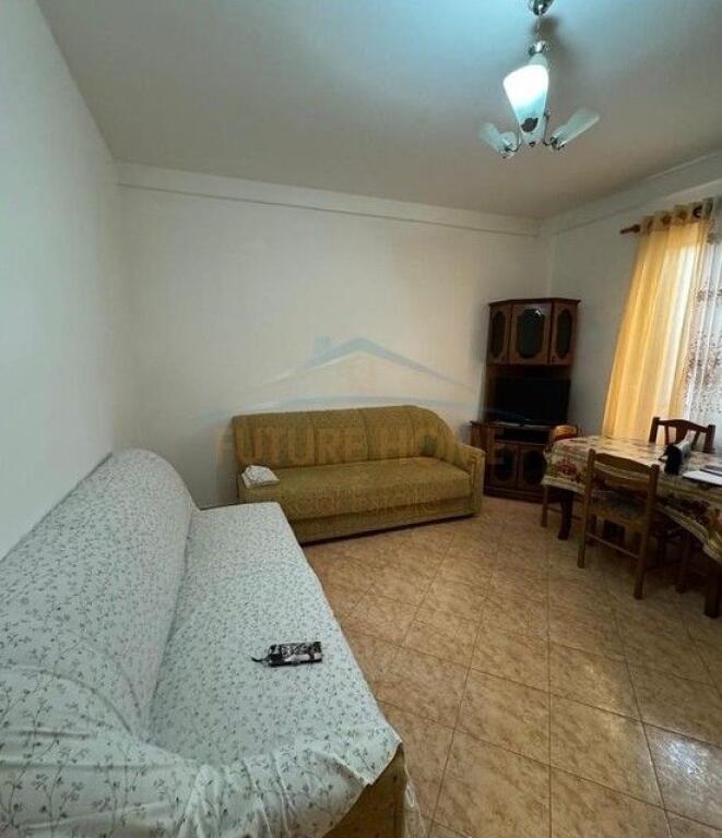 In vendita, Appartamento 1+1, Komuna e Parisit, Tirana.