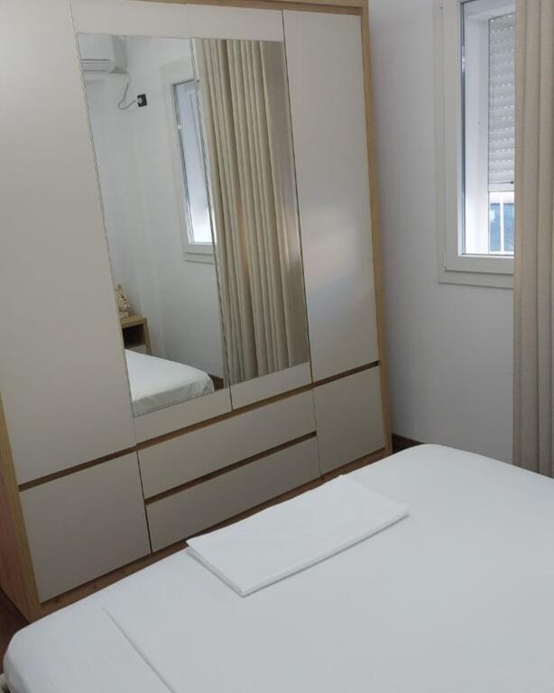 Apartament me Qira