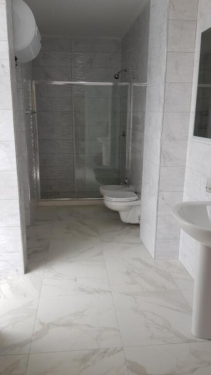 Affittasi 2+1+2wc al 6° piano, via 5 Maji, Palazzo Vila L, Completamente arredato