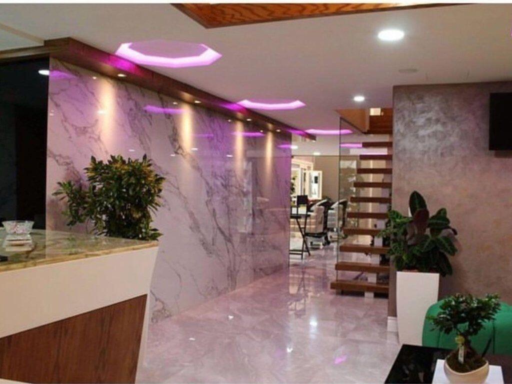 Vendesi Duplex in Vendita 330,000 € + Attività! Completamente Arredato per Estetica &amp; Parrucchiere! 330,000 €