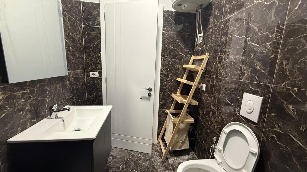 📍 Myslym Shyri, vicino a Kastrati 🏢 Appartamento 1+1 in affitto