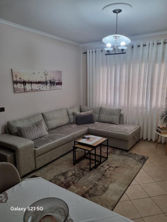 Apartment 1+1, Petro Nini!