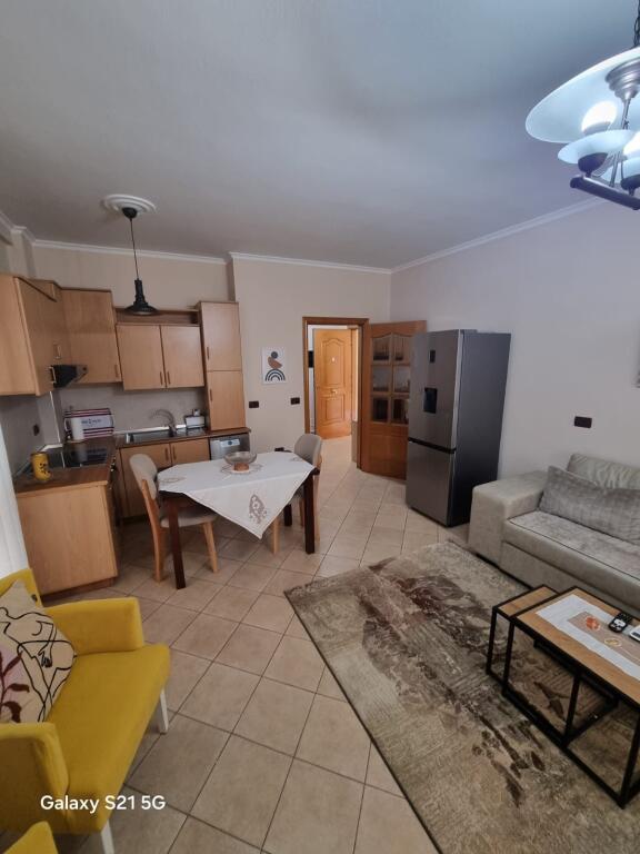 Apartment 1+1, Petro Nini!