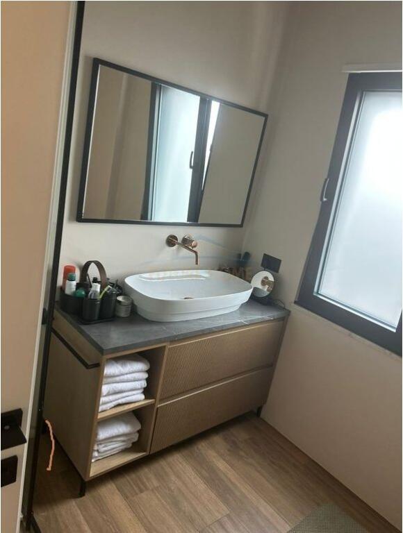 VENDESI APPARTAMENTO 2+1 IN VIA ELBASANI
