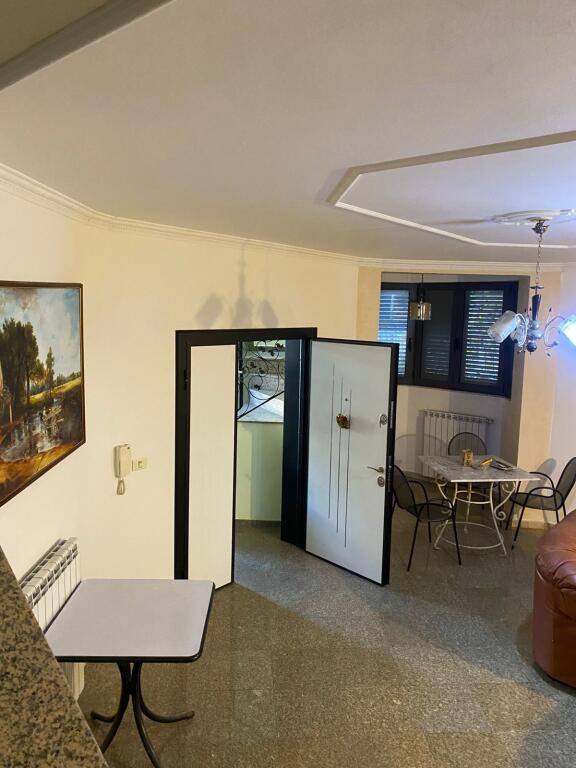 🏢 Ambient Biznesi me Qira – 180 m²  📍 Pranë Fakultetit Ekonomik