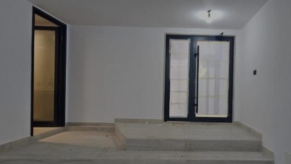 Shop for rent, Blloku!