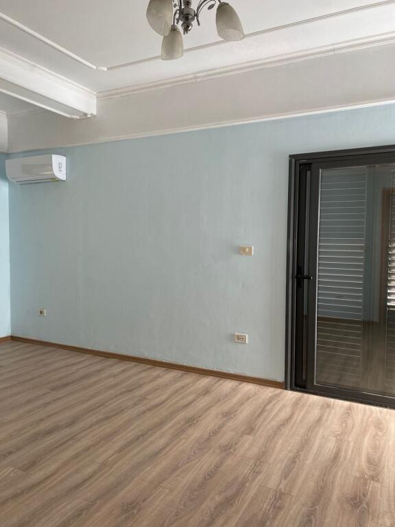 🏢 Ambient Biznesi me Qira – 180 m²  📍 Pranë Fakultetit Ekonomik