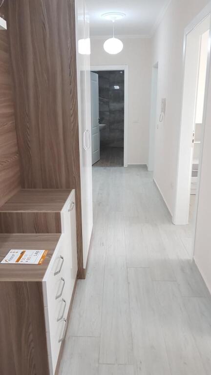 Affittasi 2+1+2wc al 6° piano, via 5 Maji, Palazzo Vila L, Completamente arredato