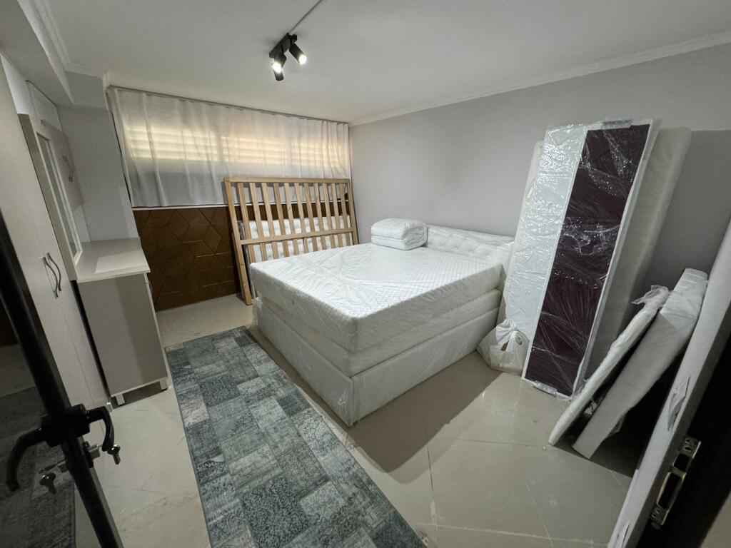 Qera Apartament 1+1 📍Xhamlliku 🛣️ Perballe Shkolles Niket Dardani ✨💶Cmimi: 35000 leke