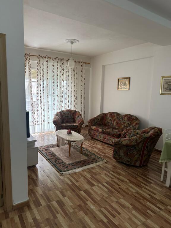 Appartamento 1+1 in affitto, Complesso Golden Park, di fronte American 3 Prezzo: 450 mila lek