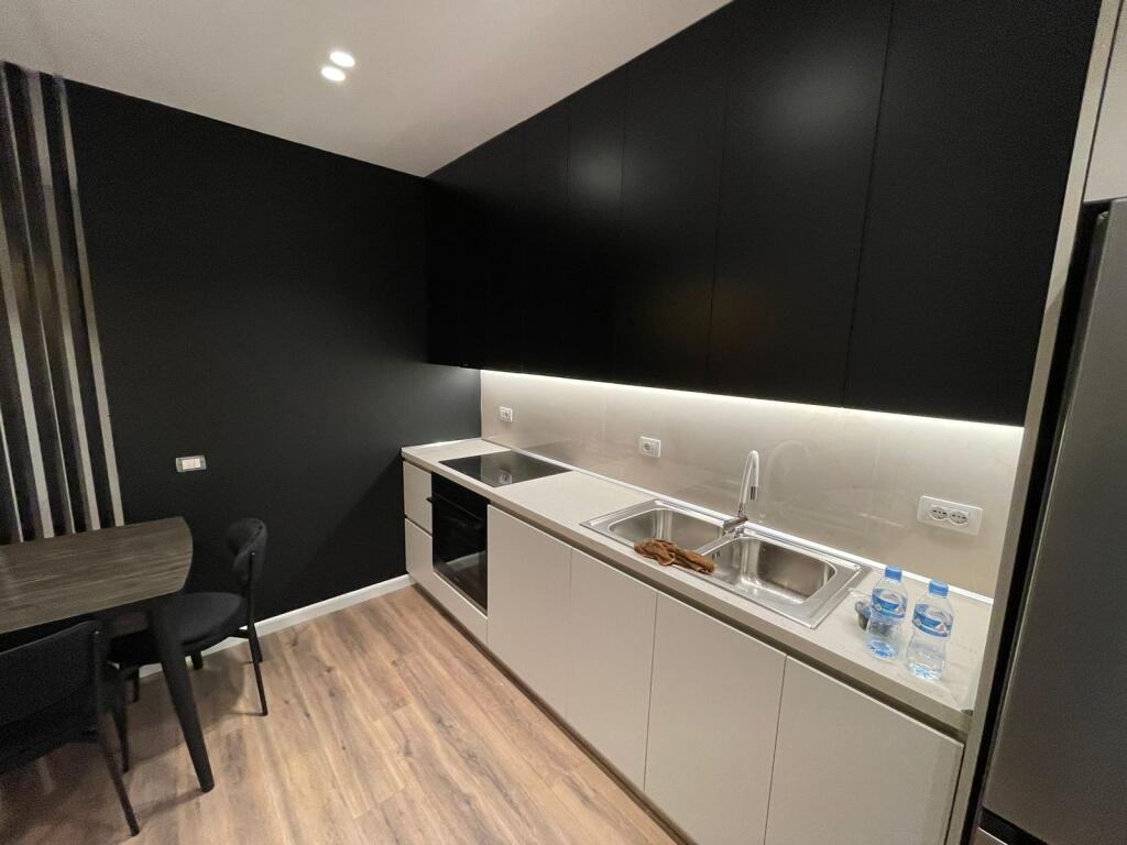 🏡 Affittasi appartamento 2+1  📍 Ex Campo di Aviazione, vicino al parco 💰 Prezzo: 70.000 Lek/mese