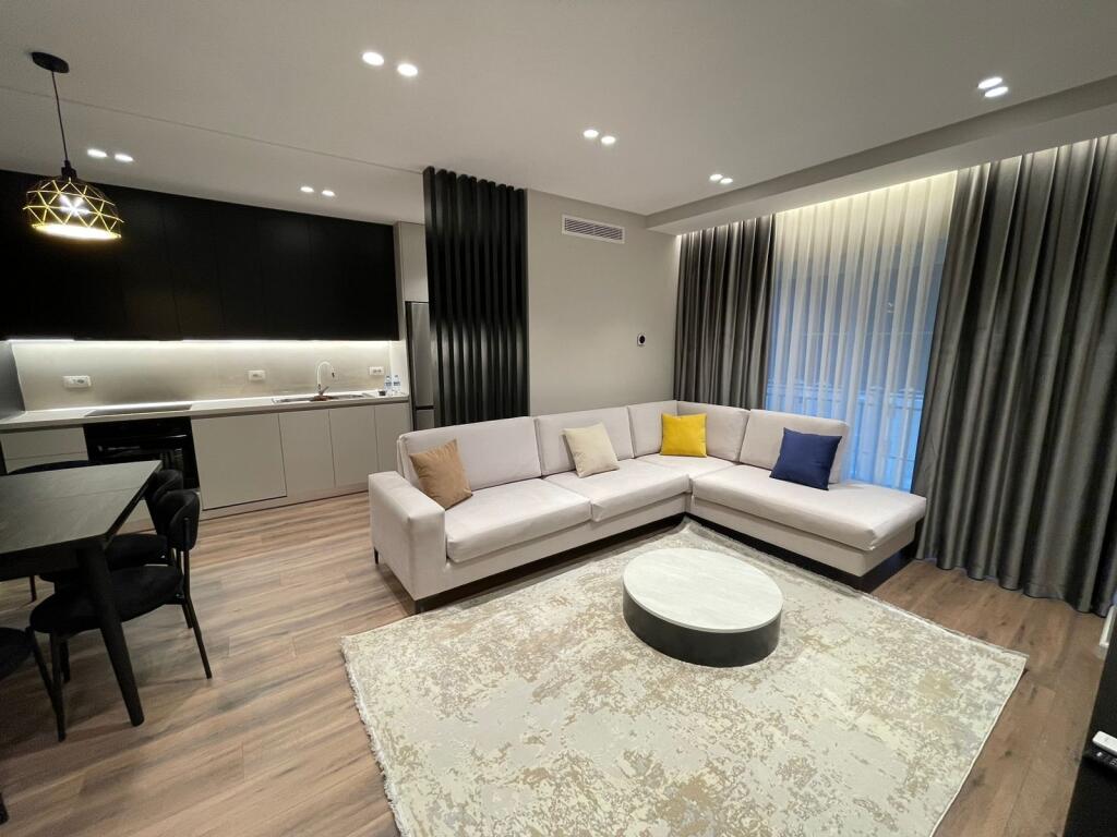 🏡 Affittasi appartamento 2+1  📍 Ex Campo di Aviazione, vicino al parco 💰 Prezzo: 70.000 Lek/mese