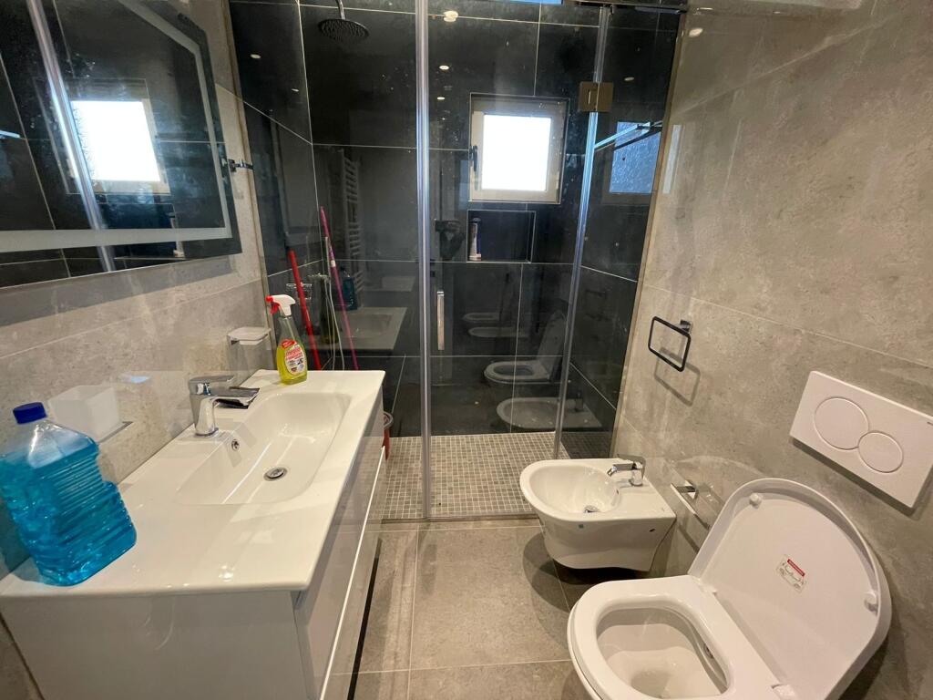 🏡 Affittasi appartamento 2+1  📍 Ex Campo di Aviazione, vicino al parco 💰 Prezzo: 70.000 Lek/mese