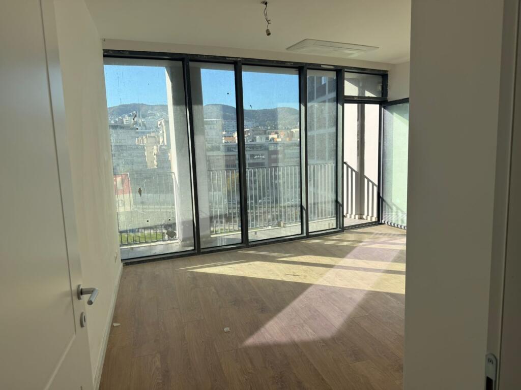 ZYRE PER QIRA TEK LAKE VIEW !