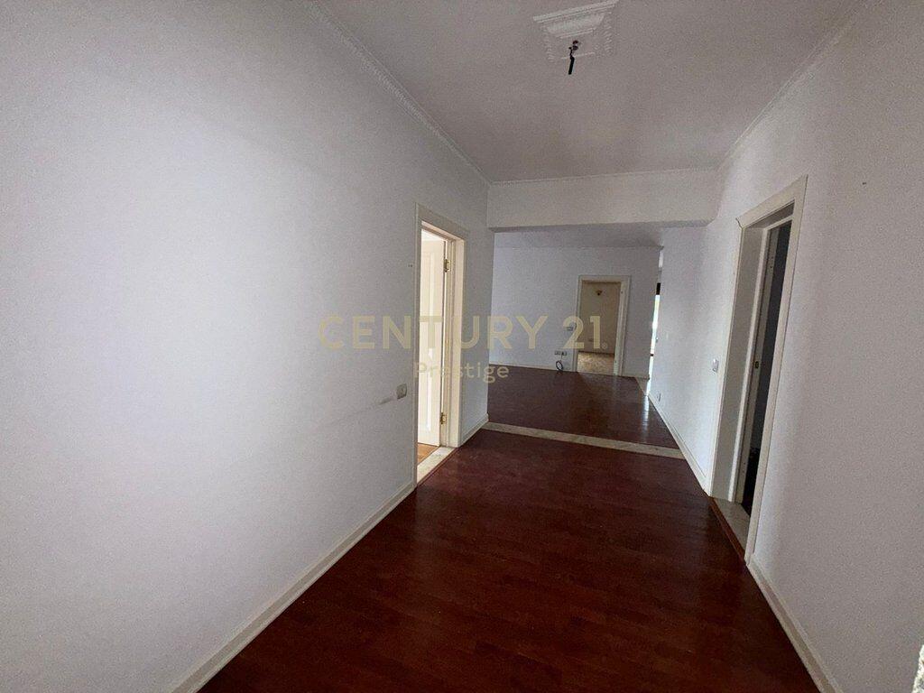 UFFICIO IN AFFITTO, SITUATO VICINO ALLO STADIO "AIR ALBANIA", TIRANA! 5.000 € /Mese Sup. Totale 450m2