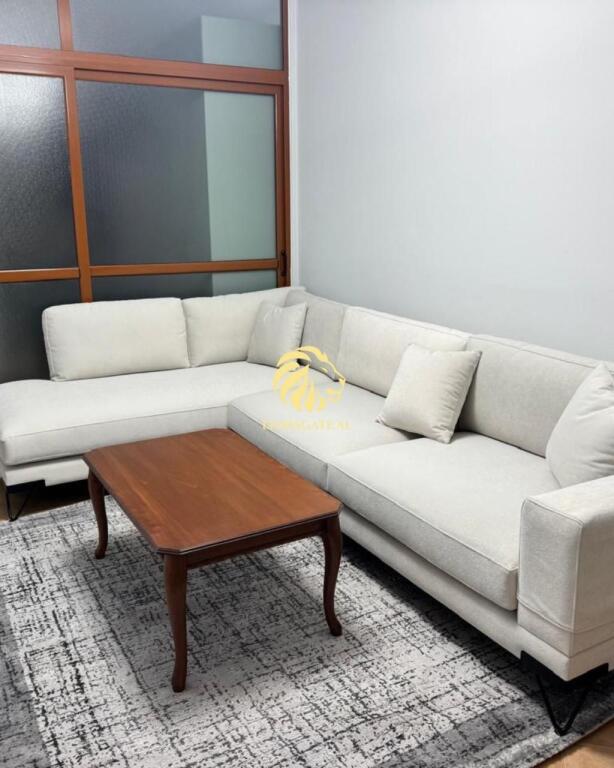 🏢 APARTAMENT ME QIRA – RRUGA E KAVAJËS