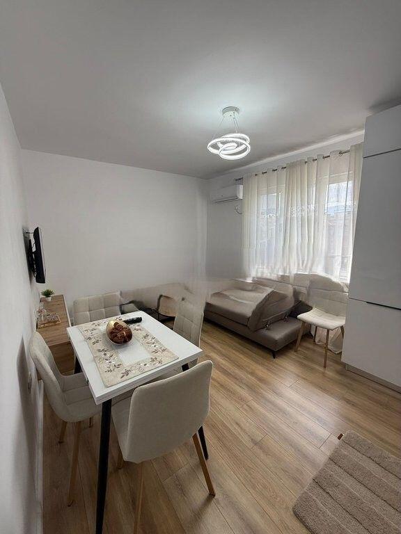 AFFITTIAMO APPARTAMENTO 1+1 VICINO A PIAZZA SKENDERBEJ! 700 € /Mese
