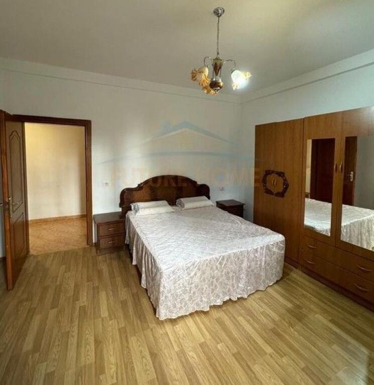In vendita, Appartamento 1+1, Komuna e Parisit, Tirana.