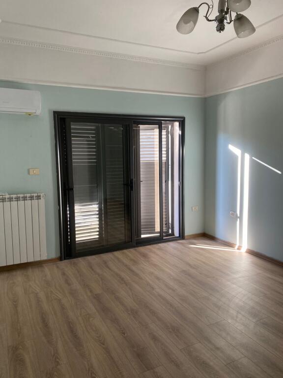 🏢 Ambient Biznesi me Qira – 180 m²  📍 Pranë Fakultetit Ekonomik