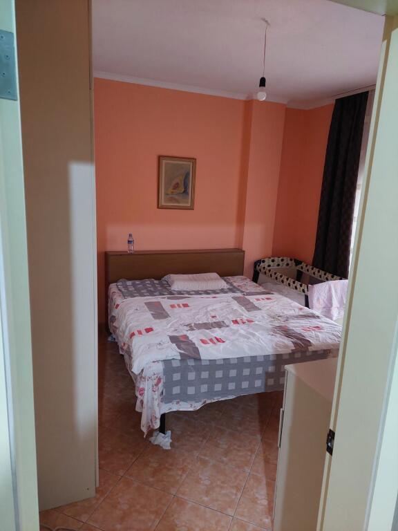 Shitet apartament 1+1 - Shkëmbi i Kavajës
