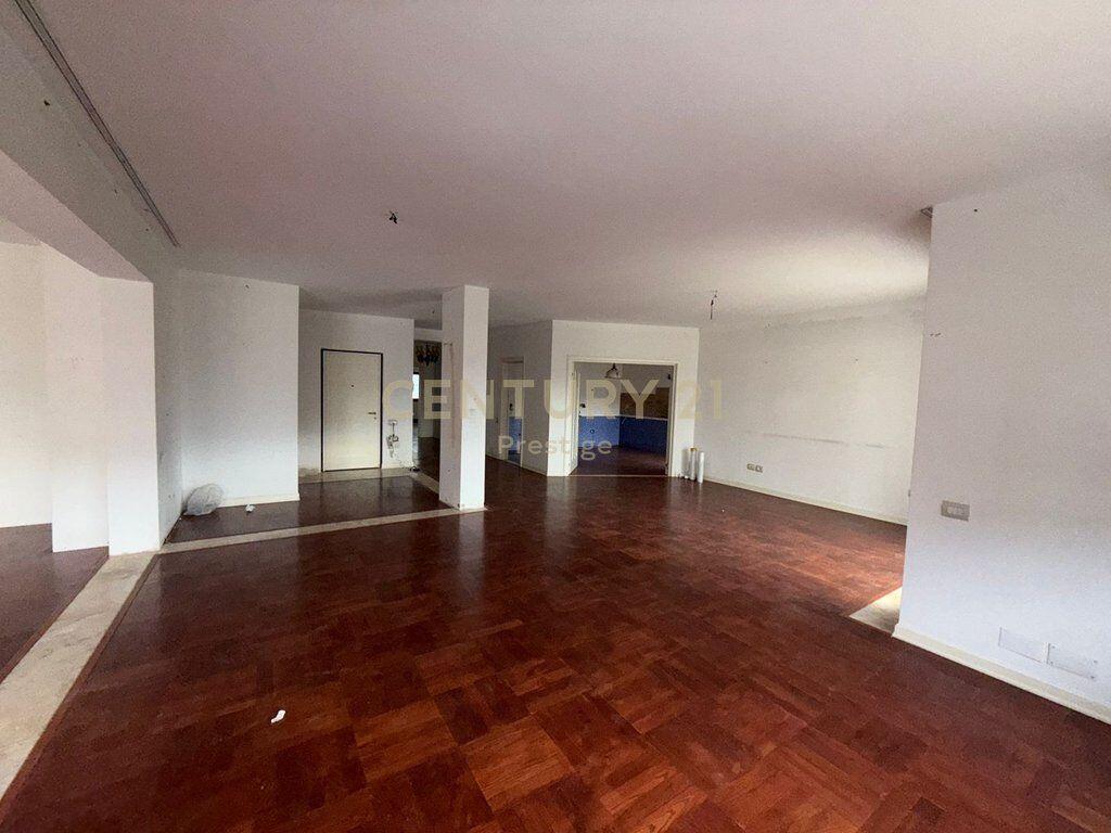 UFFICIO IN AFFITTO, SITUATO VICINO ALLO STADIO "AIR ALBANIA", TIRANA! 5.000 € /Mese Sup. Totale 450m2