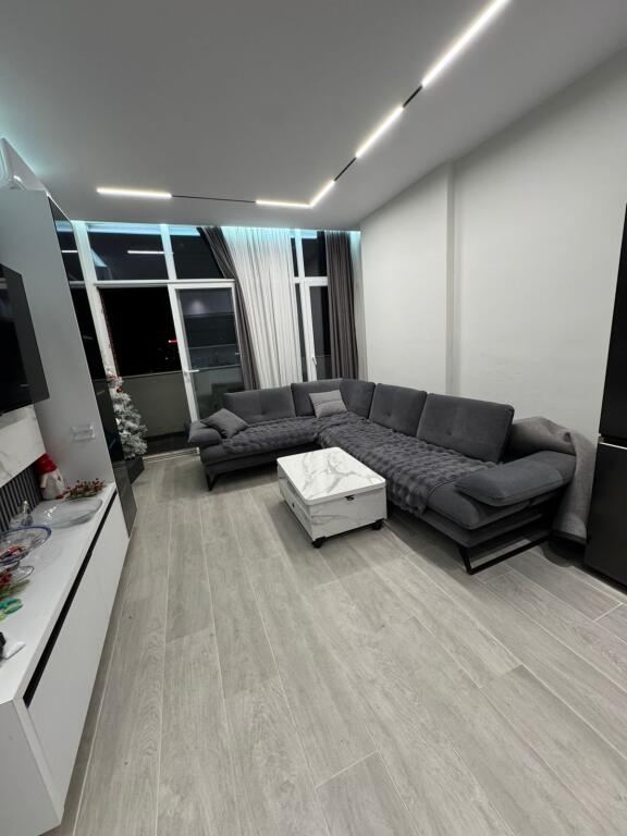 VENDESI APPARTAMENTO 2+1 AL GOLDEN PARK 3 TIRANA, vicino all'Ospedale Americano 3