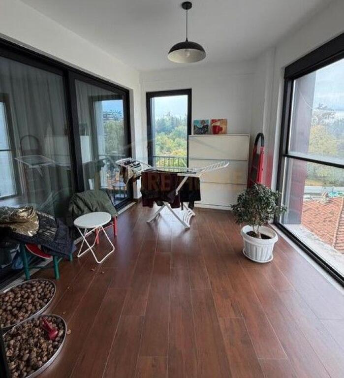 Shitet, Apartament 3+1+2+2 Poste Parkimi, Rruga e Elbasanit, Tiranë