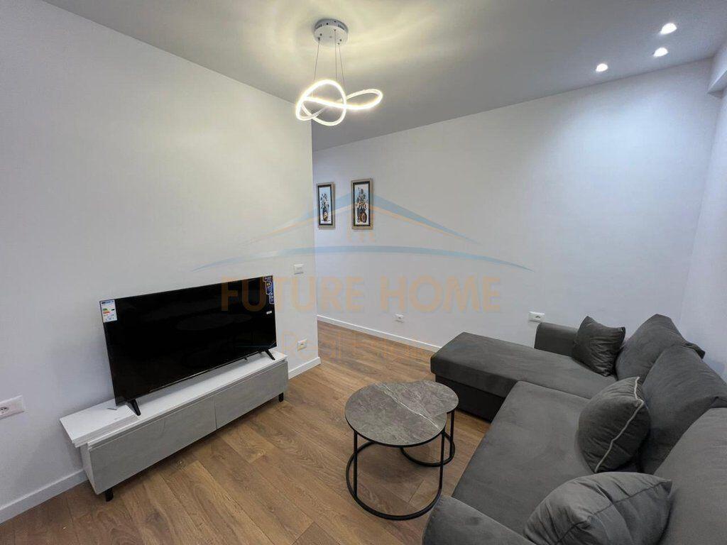 Apartament 1+1, Komuna e Parisit, Tiranë