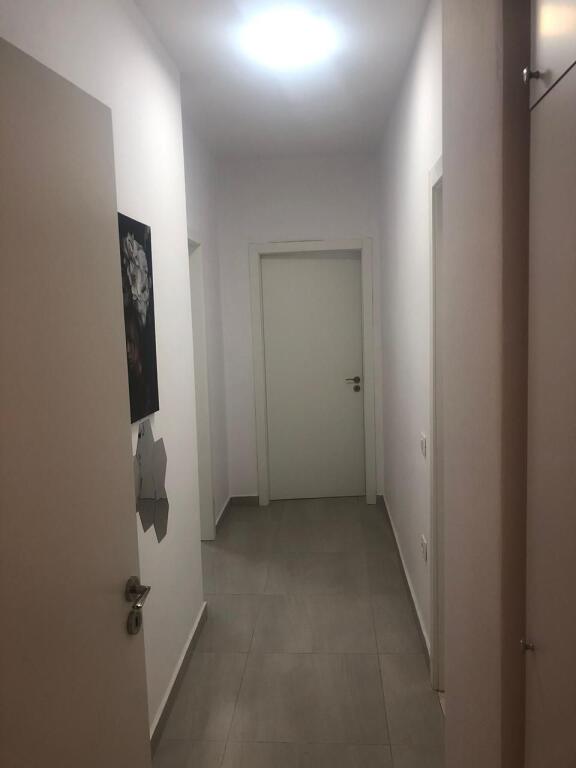 🏡 Shitet Apartament 3+1+2 pranë Vilës Gold – Ndërtim i Ri