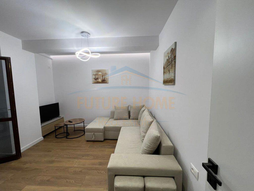 Shitet, Apartament 1+1, Komuna e Parisit, Tirane