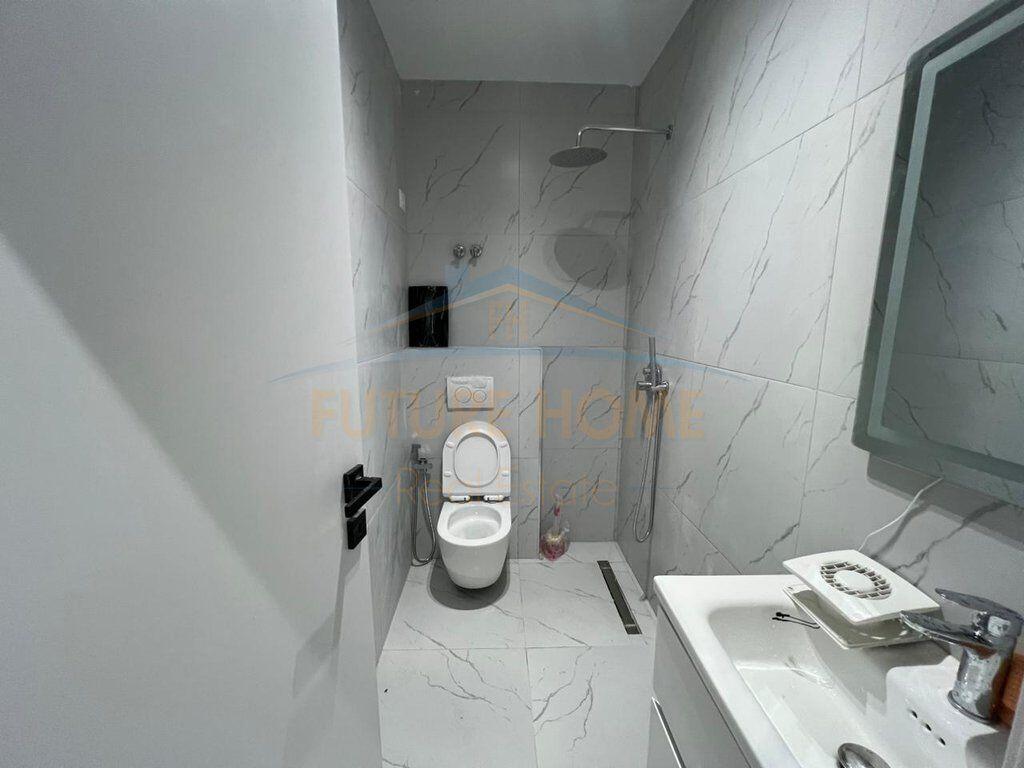 Shitet Apartament 1+1, Komuna e Parisit