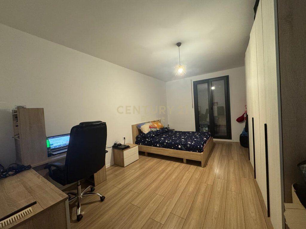 Shitet Apartament 2+1+2 te Kompleksi Zirkon