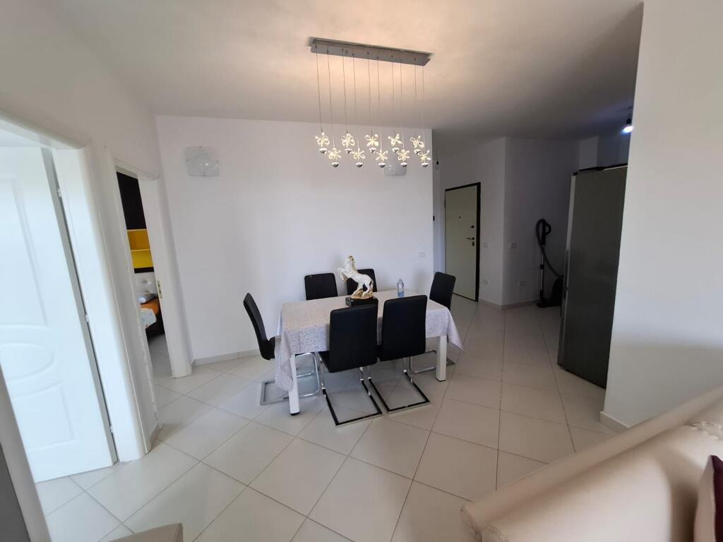 Shitet Apartament 2+1