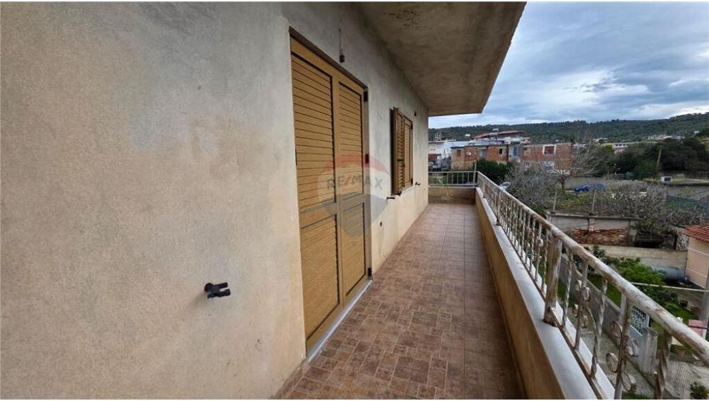 Edificio di 4 Piani in Vendita