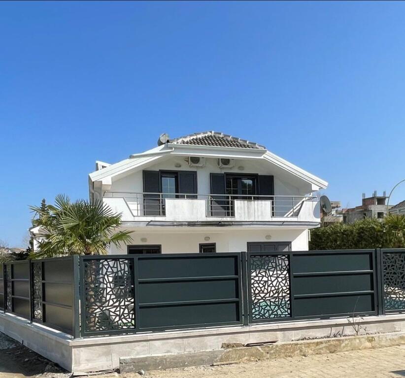 Villa for sale at Mali i Robit