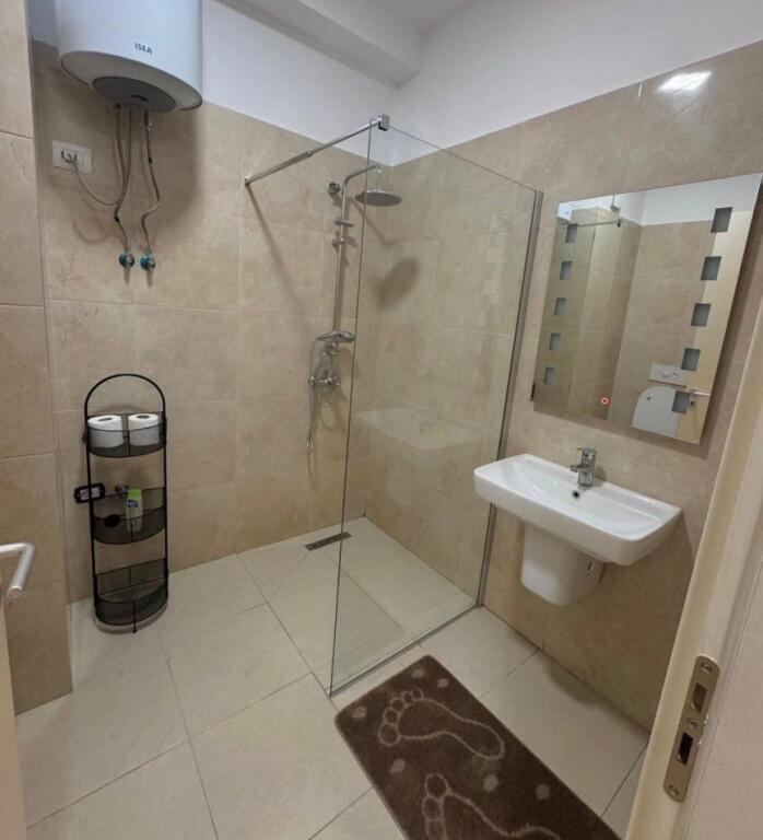🏡 Jepet me Qira Apartament 1+1 te Rruga Kosovarëve
