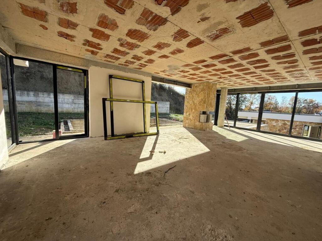 🏡 Vilë me Pishinë në Farkë – Shitje