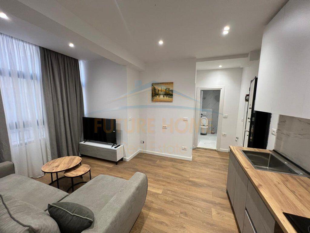 Shitet Apartament 1+1, Komuna e Parisit