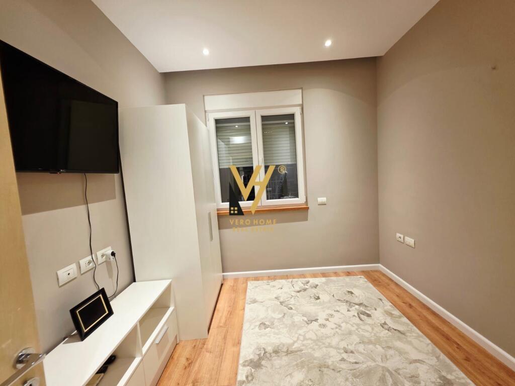 SHITET VILE DY KATESHE TE KODRA E DIELLIT 490.000 EURO