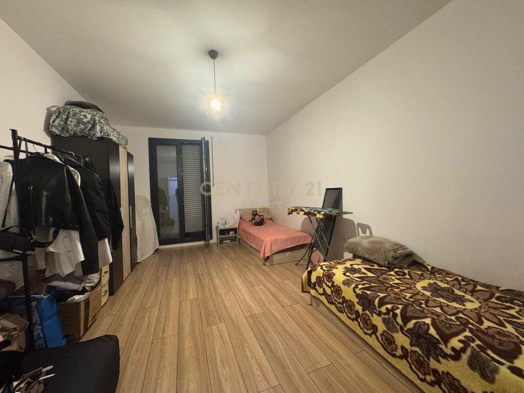 Shitet Apartament 2+1+2 te Kompleksi Zirkon